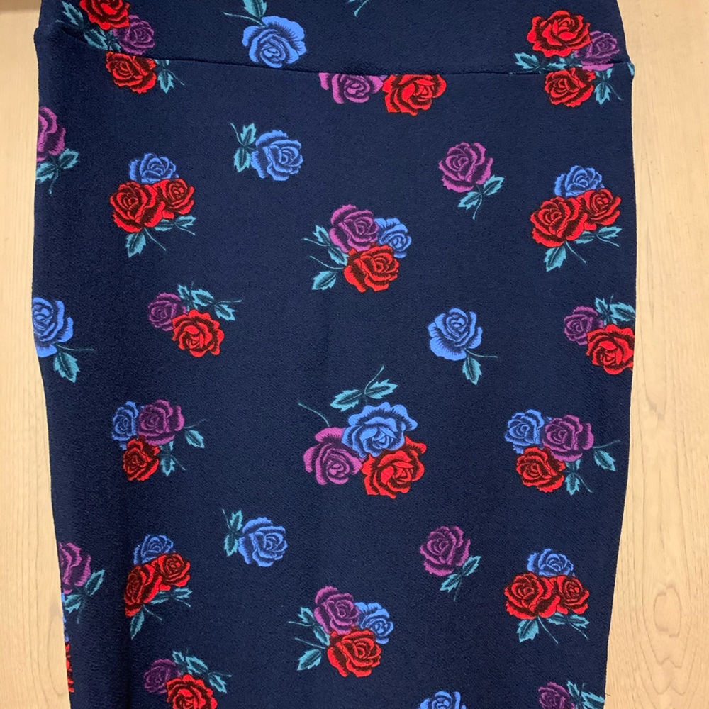 LG LuLaRoe Cassie skirt